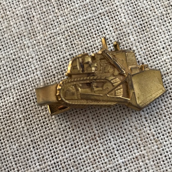 Vintage Tractor Bulldozer Leavens Attleboro Tie Clip Killdozer Cat Dump Truck - Picture 1 of 5